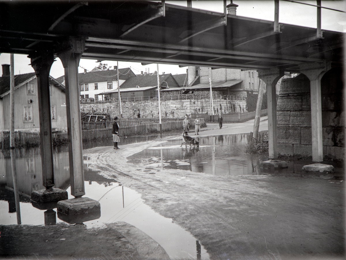 Hamar, Storhamargata 61 - Skappels gate, Mjøsfommen 1927, Bryggeriundergangen, 3. juli vannstand 7,88 meter, jernbaneundergang,