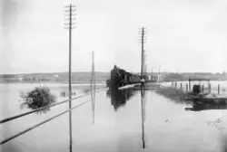 Hamar, Åkersvika, storflommen i Mjøsa 1927, jernbanebrua ove
