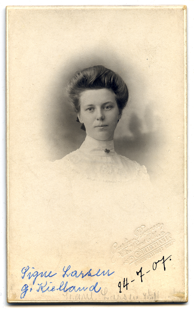 Signe Larsen g.Kielland.
Bilde er fra fotoalbum GM.036888.