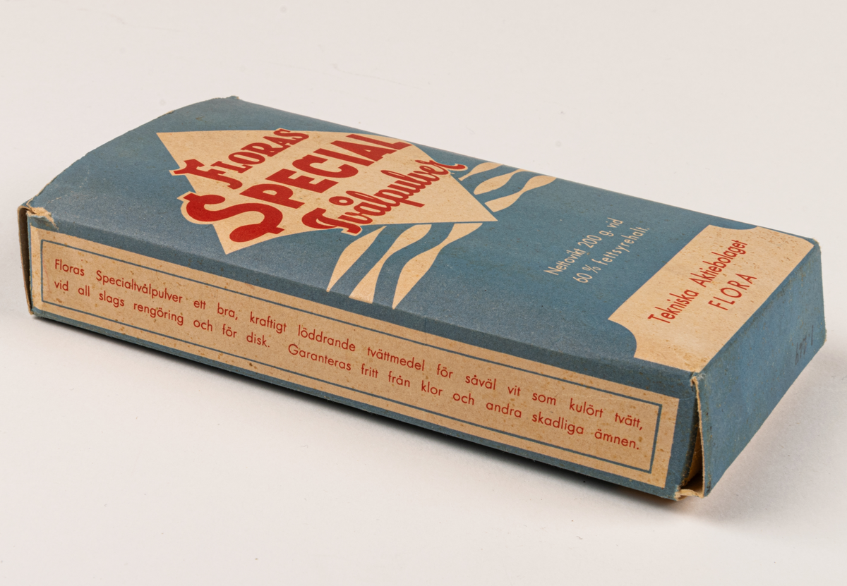 Tvålpulverförpackning, kartongpapp, maskintillverkad. 
Förpackning fylld med tvålfligor från Tekniska AB Flora, Gävle.