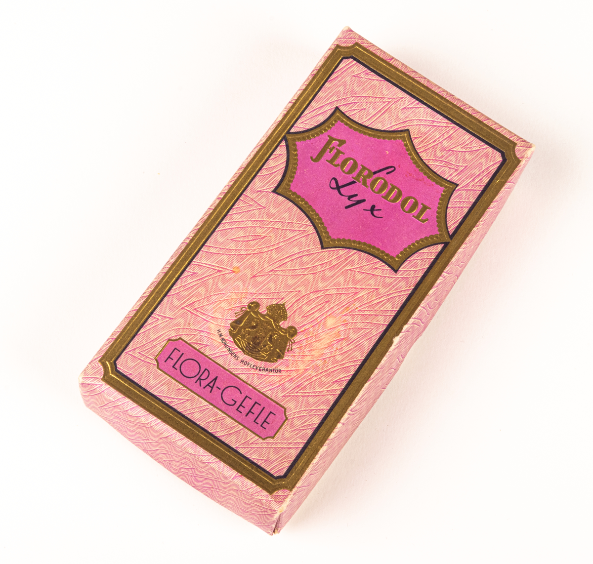 Tvålförpackning i rosa papp innehållande två tvålar.