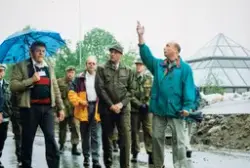 Hamar, Kong Harald på flominspeksjon i Strandgata sommeren 1
