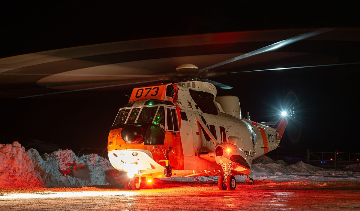 Westland Sea King Mk.43 er et to-motors helikopter brukt i Norge som redningshelikopter. Westland Sea King Mk.43 drives av to Rolls-Royce Gnome turboshaftmotorer, hver med en ytelse på 1660 hestekrefter. Helikopteret har redningsheis, og kan medføre opptil seks bårer. For søk er helikopteret utstyrt med to radarer, radiopeileutstyr og infrarødt kamera.
Westland Sea King er en lisensprodusert helikopterversjon av den amerikanske helikoptertypen Sikorsky SH-3D Sea King (S-61D).

På et vanlig oppdrag består besetningen av Fartøysjef,
 Andreflyger,
Systemoperatør/Navigatør,
Maskinist Redningsmann,
Anestesilege.
