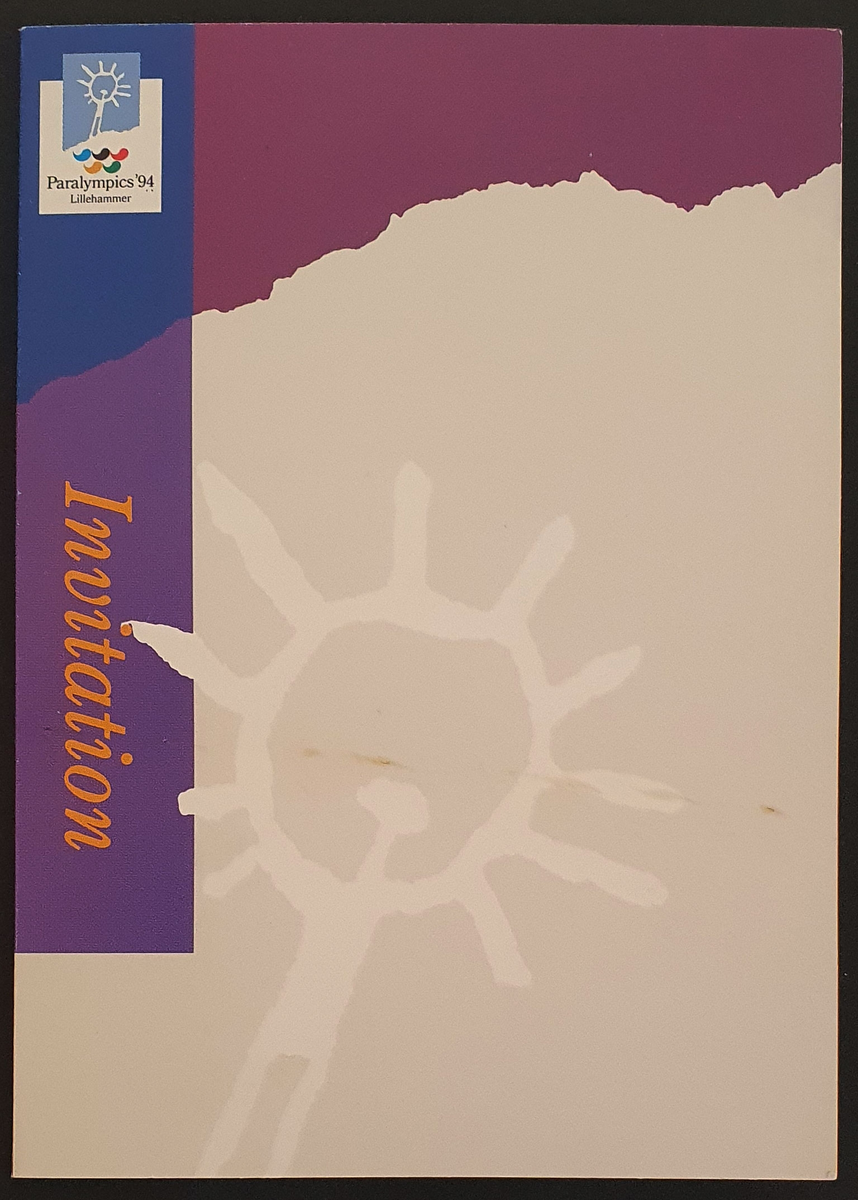 Invitasjon til mottagelse på Lillehammer hotell i forbindelse med Paralympic 1994. Kortet har logo for Paralympics '94 på forsiden, med desisgn i beige, lilla, blått og oransje.