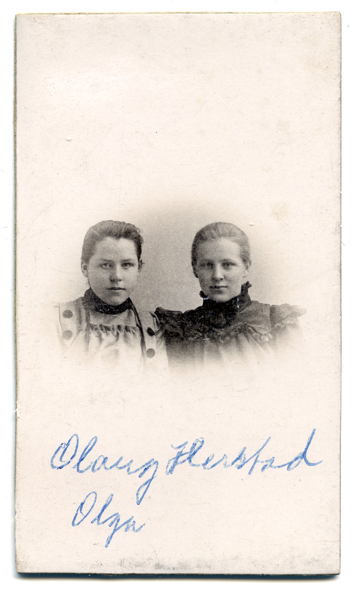 Olaug Herstad og Olga Skavhaugen.
Bilde er fra fotoalbum GM.036888.