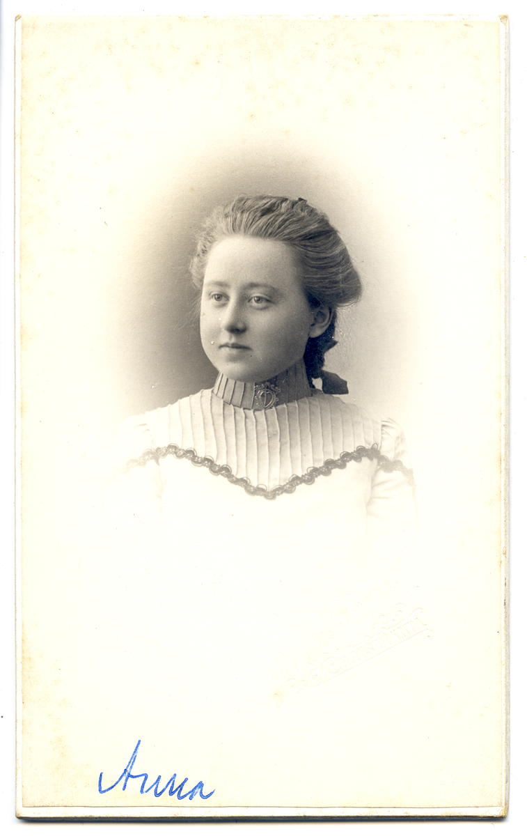 Anna Skavhaugen.
Bilde er fra fotoalbum GM.036888.
