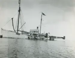 Två militära flygplan S 5A, Heinkel He 5 Hansa, nr 255 och 2