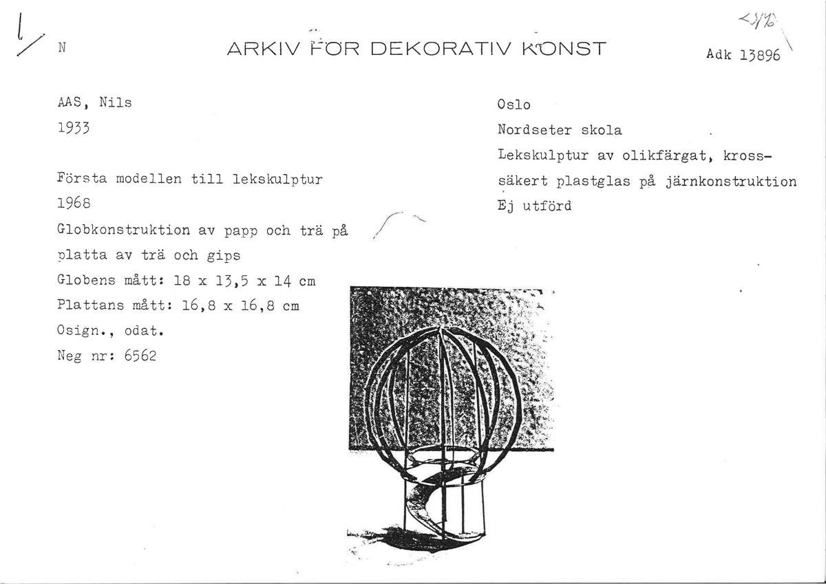a: Tegning av globeskulptur. 
c: plantegninger for globeskulptur