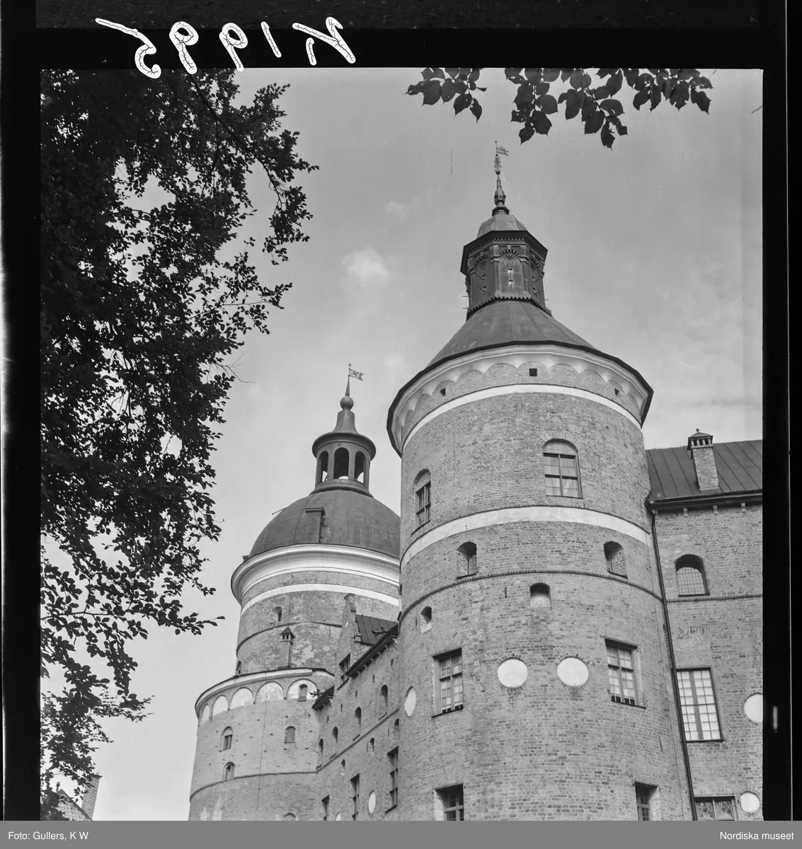 511 B Gripsholms Slott. Två torn på Gripsholms slott.