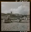 568 F. Stieg Trenter, Torremolinos. Män vittjar fiskenät från båt uppdragen på stranden.