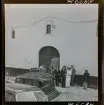 568 F. Stieg Trenter, Torremolinos. Ett brudpar med sällskap på gatan utanför kyrkan.