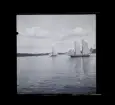 Segelbåtar. Troligtvis fotograferade under Sandhamnsregattan.