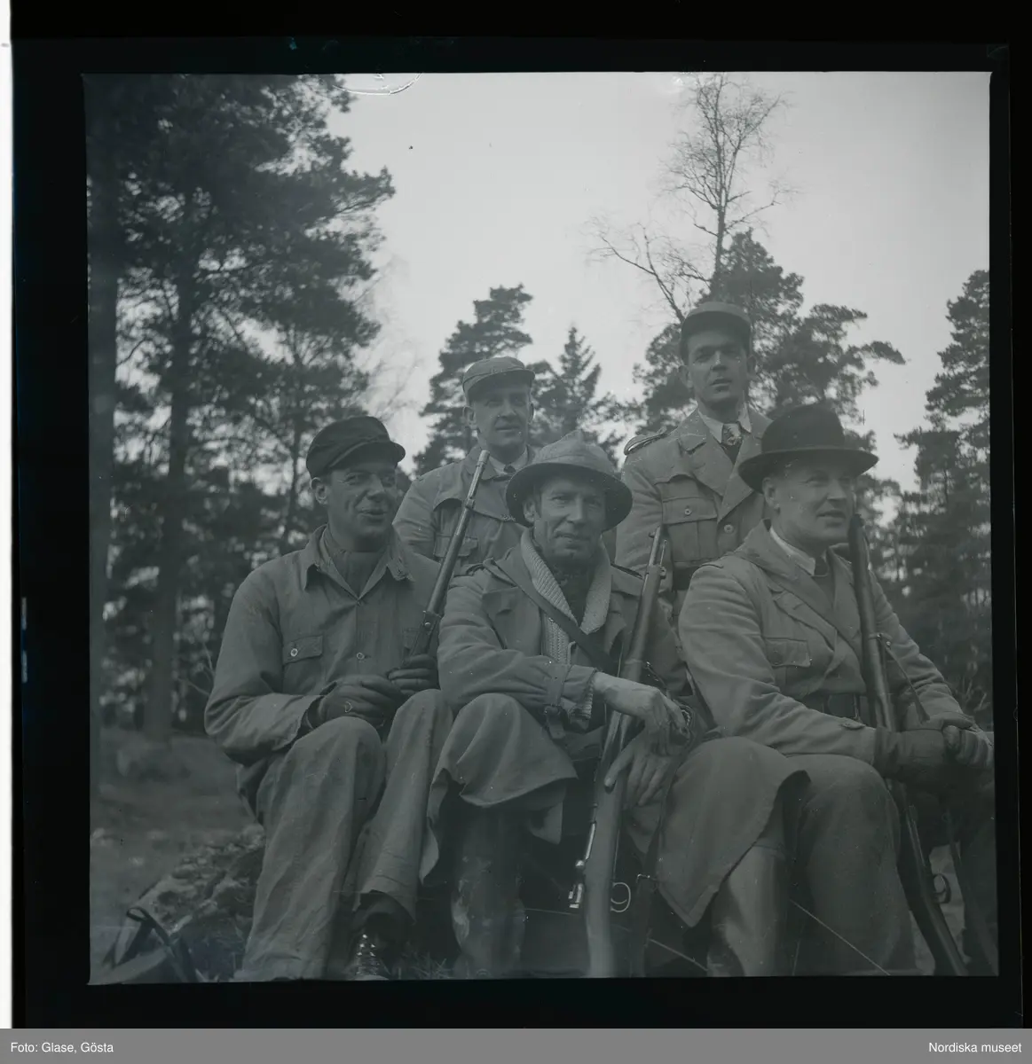 Niondekompanister, fältskytte, från v. Olle Hedersén, Lennart Tideström, Harald Hagner, Valter Krasse och John Gårdman.