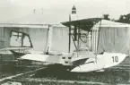 Flygbåt Donnet-Lévêque märkt nr 10 tillhörande Marinen står framför hangar på Galärvarvet i Stockholm, 1918.