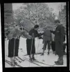 Hellasgården, Ringblom med fru på trappan samt skidåkaren Göte Andersson, 15-12-1944.