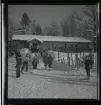 Hellasgården, Ringblom med fru på trappan samt skidåkaren Göte Andersson, 15-12-1944.