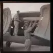 Kanotisterna kommer hem från Belgien, 1947. Första gång som kanoter fraktas med flygplan.