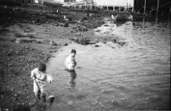 Havøysund våren 1949. Trygve Johannes Olsen og Odd Bjørnstad