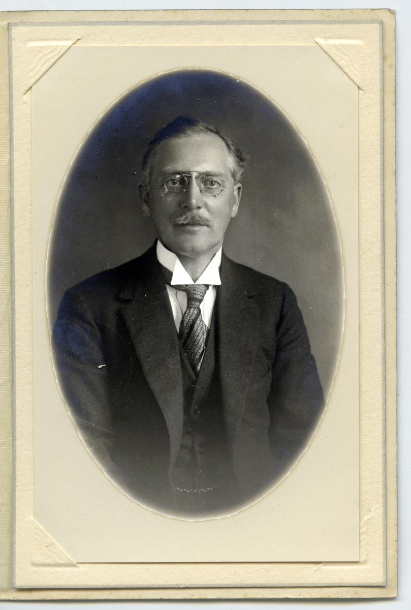 A. Gusraf Anderson.
Bilde er fra fotoalbum GM.036888.