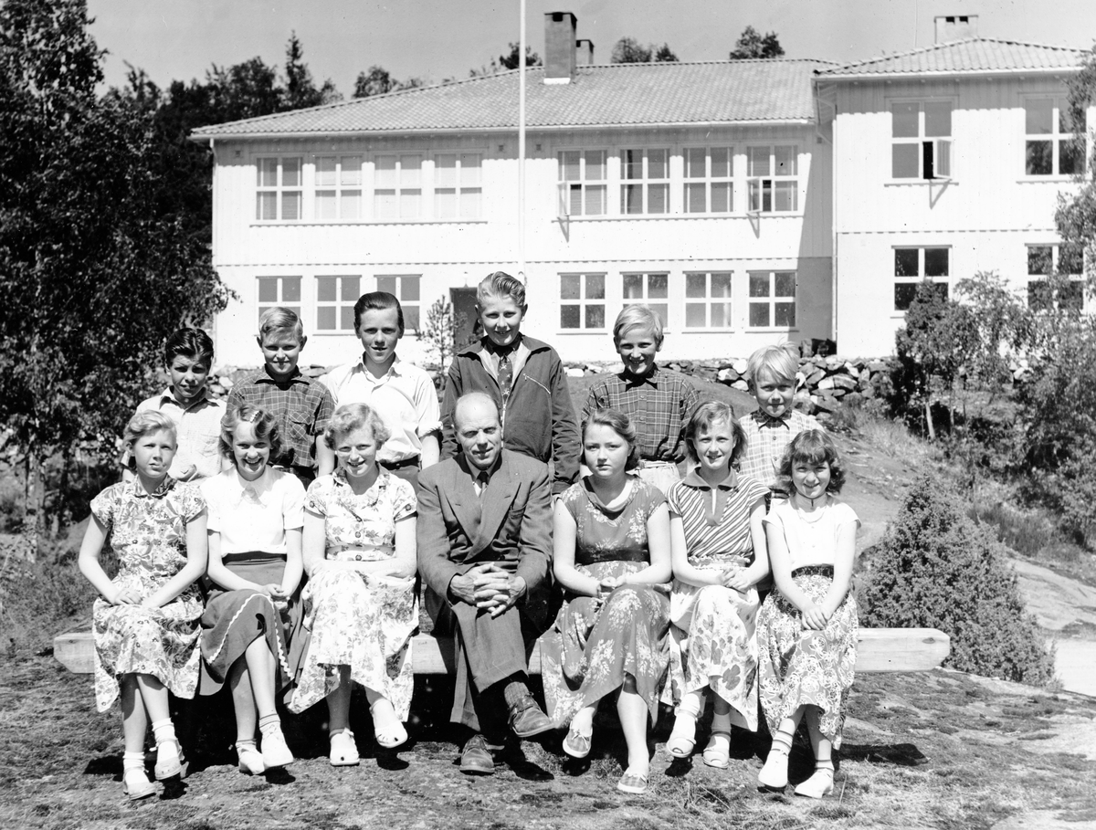 Skarbo skole Klasse 4.  1.06.1956. Klasseforstander Knut Helle