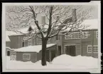 Målning föreställandes träd och hus i snö, utförd av Sven Östbom 1927.