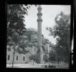 En grupp kvinnor sitter på gräset i parken framför Hagia Sofia/ Ayasofya. Allhem SP 264 Istanbul