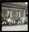 Folkmusiker sitter och vilar under en paus. Skansen, Stockholm. Skansen, Stockholm.