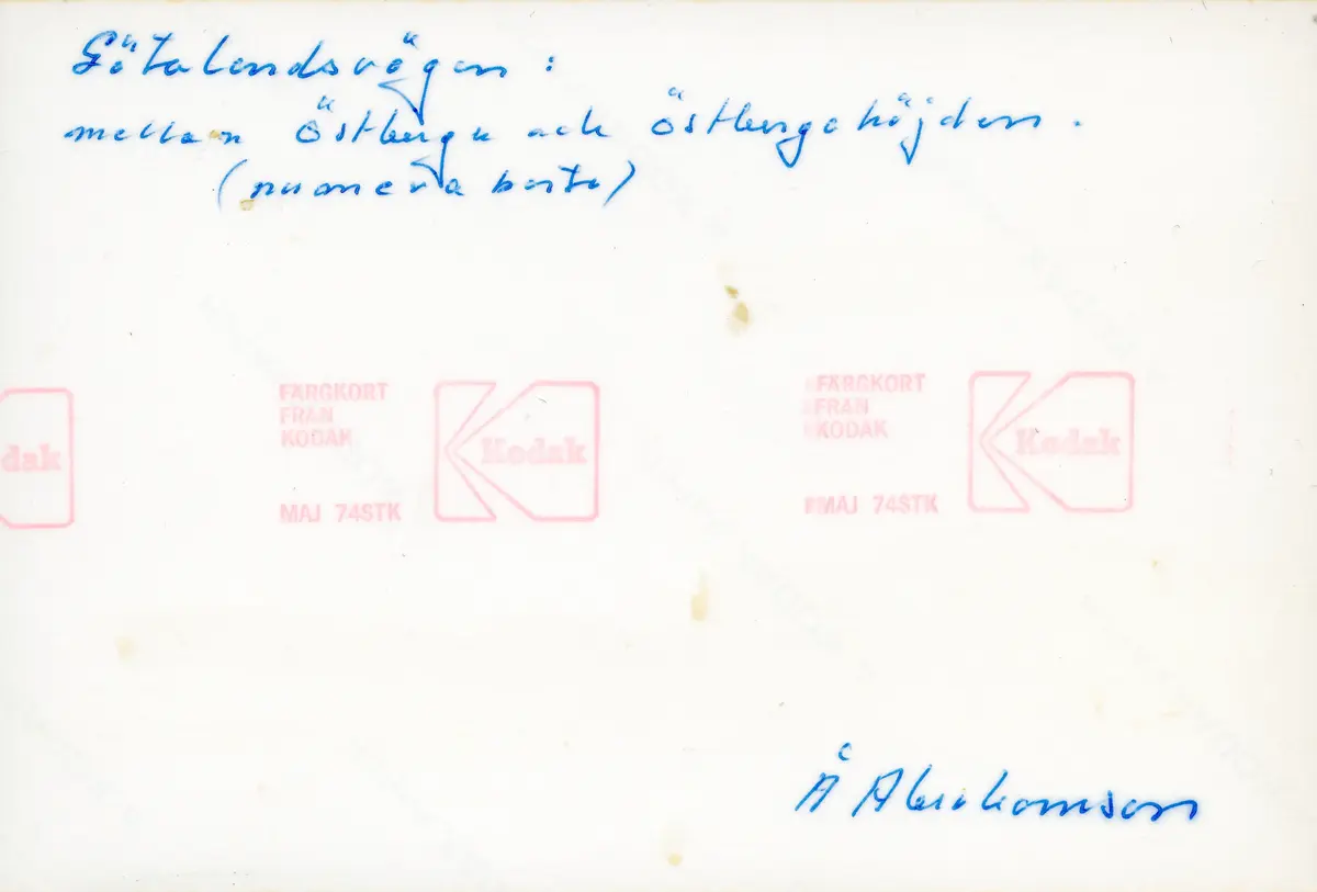 Göta Landsväg mellan Östberga och Östbergahöjden. ; BHF studiecirkel ht 2016:
Troligen taget 1961, jfr text på duplettbild bhf1407_194.
Fotograf: Åke Abrahamsson
