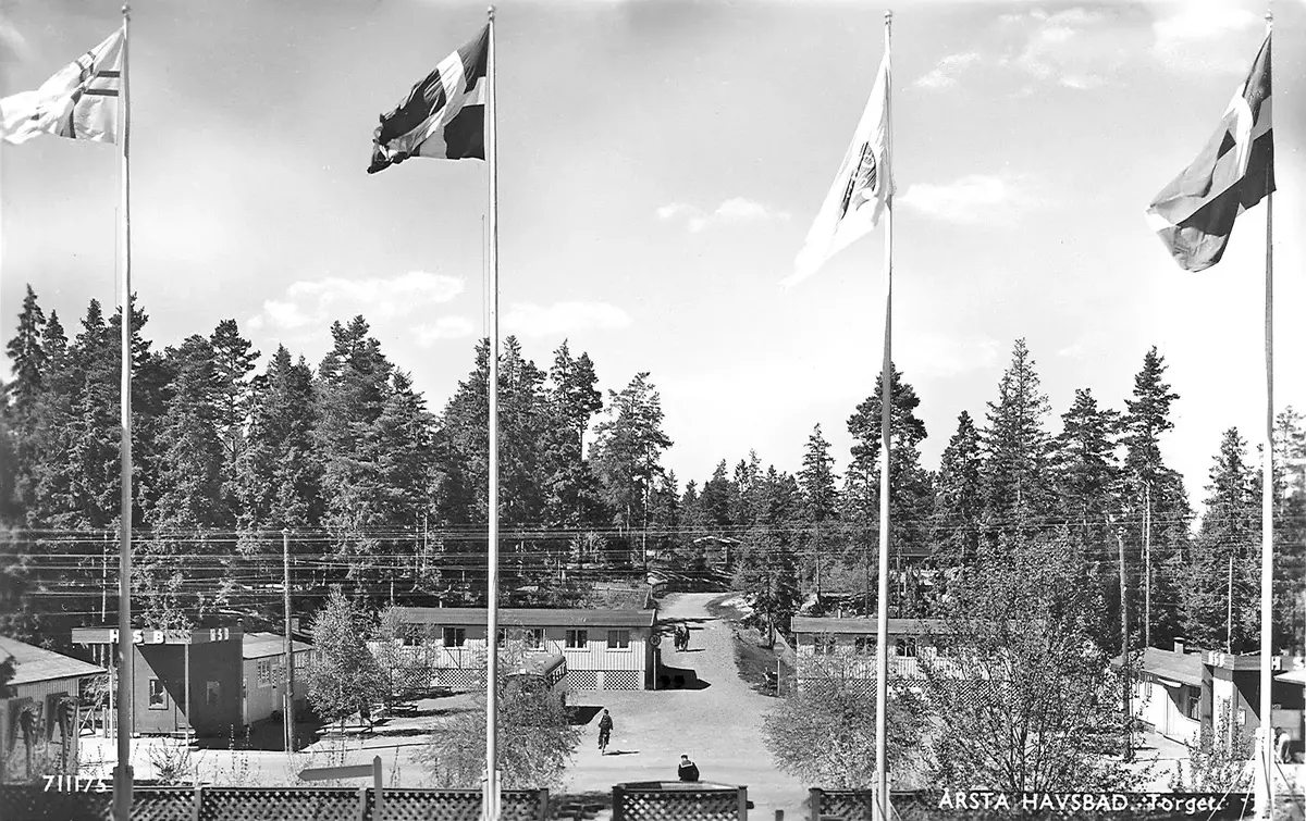 Årsta havsbad, torget