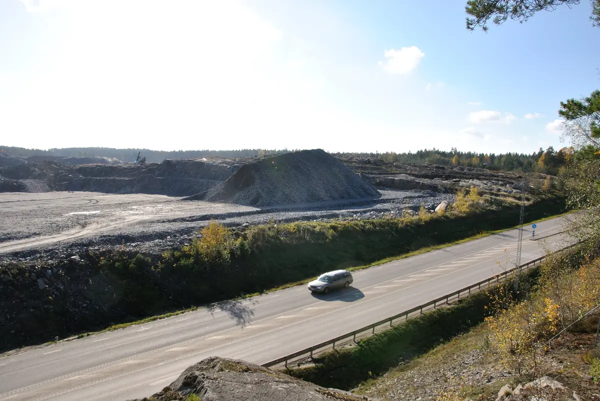 Albybergs Industriområde i Haninge, i oktober 2014. Bilderna är fotade mot väster - söder - öster.  Första byggnaden har börjat uppföras i öster.