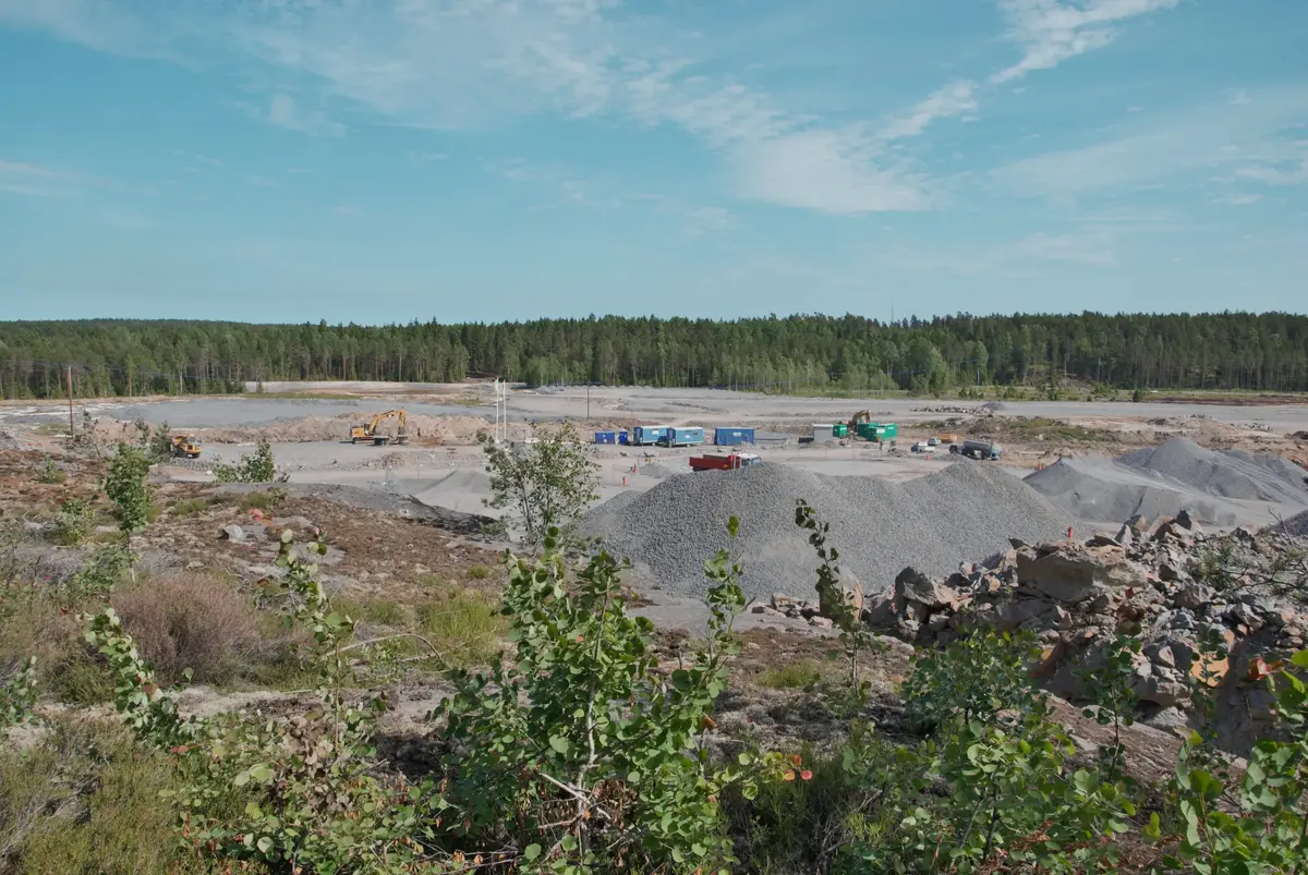 Vy över Albybergs Industriområde, i Haninge, i juni 2013. Sprängning och kross av berg har påbörjats.