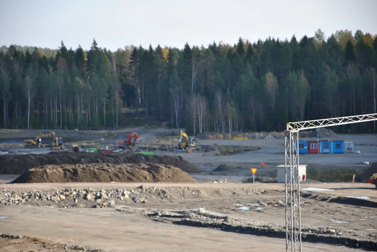 Albybergs Industriområde i Haninge, i oktober 2014. Bilderna är fotade mot väster - söder - öster.  Första byggnaden har börjat uppföras i öster.