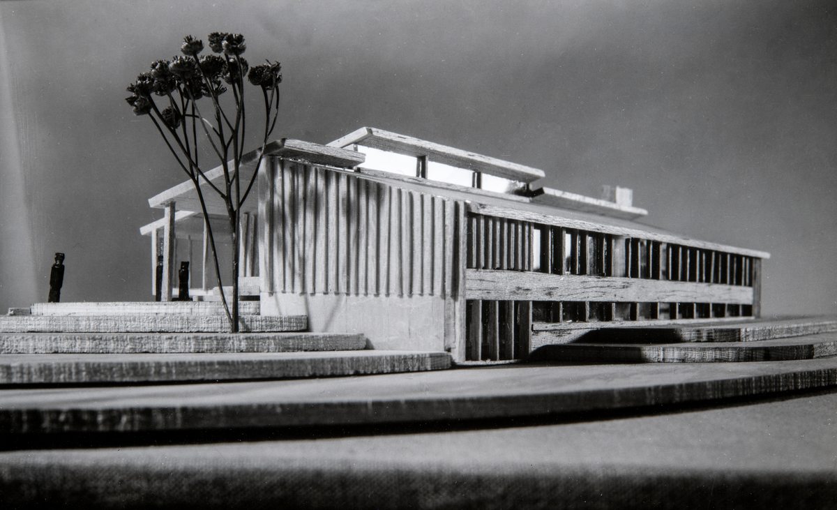 Modell av restaurantbygget på Hedmarksmuseet og Domkirkeodden. Restautanten ble åpnet i 1959. Bygget er tegnet av Arkitektene Nils Holter og Halvor Vreim.  Arkitekt Kjell Lund var også med i arbeidsgruppen. 