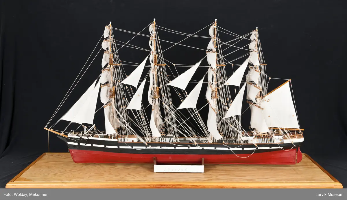 Fullrigger Lancing under fulle seil