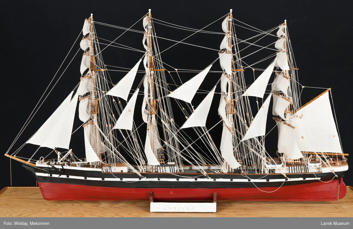 Fullrigger Lancing under fulle seil