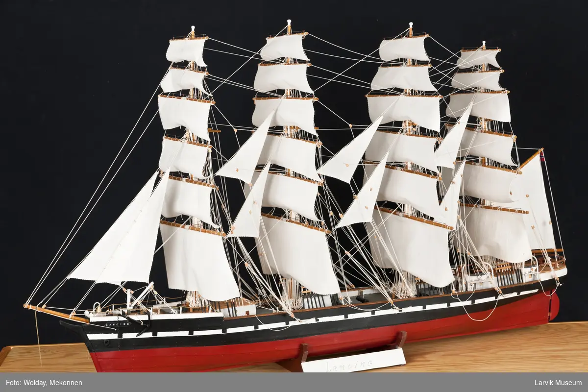 Fullrigger Lancing under fulle seil