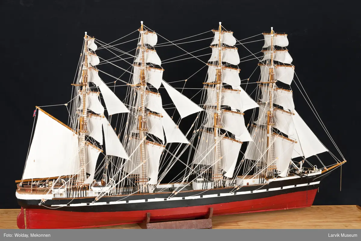 Fullrigger Lancing under fulle seil