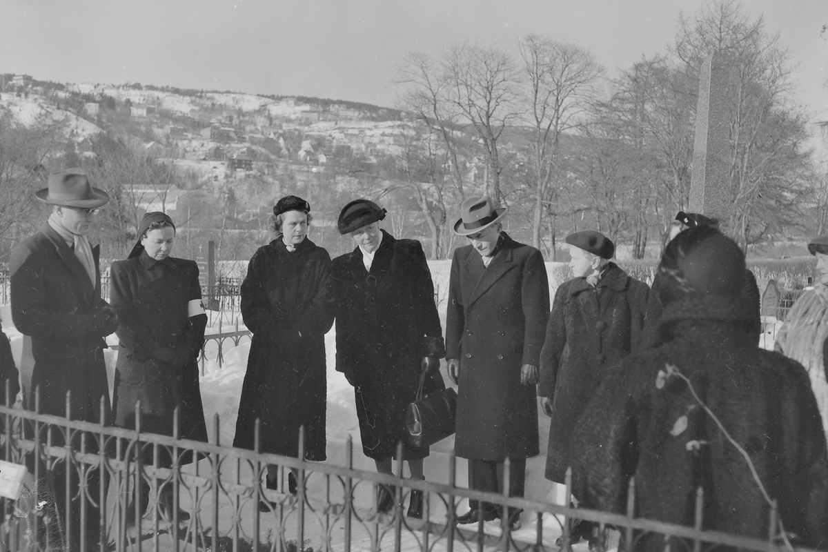 Bekransning av Hedvig Borthens grav