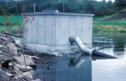 Bjugn, 1987, Tex-Fisk/ST-stamfisk : Nærbilde av et pumpehus