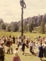 Midsommardans vid Strömma kanal