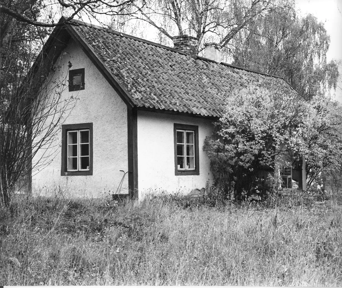 Dagsverkstorp under Gribbylund, vid Kaveldunsvägen. 
Källor: THF nr 12 sid 13-14, nr 16 sid 42, nr 17 sid 70, nr 25 sid 97.
Hfl 1891-95: torparen Karl Johan Johansson f. 1853 med hustru och tre barn.
Om torp/torpare allmänt, se relaterade objekt ::