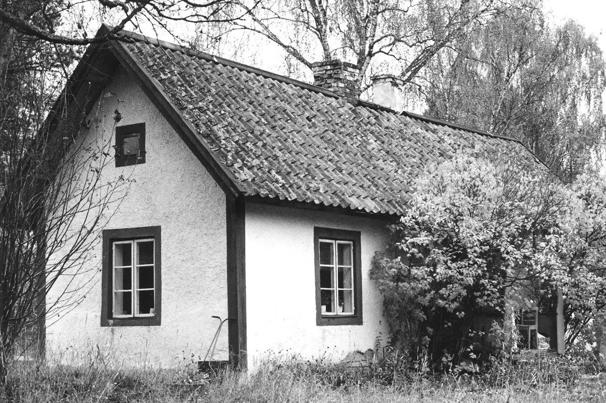 Dagsverkstorp under Gribbylund, vid Kaveldunsvägen. 
Källor: THF nr 12 sid 13-14, nr 16 sid 42, nr 17 sid 70, nr 25 sid 97.
Hfl 1891-95: torparen Karl Johan Johansson f. 1853 med hustru och tre barn.
Om torp/torpare allmänt, se relaterade objekt ::