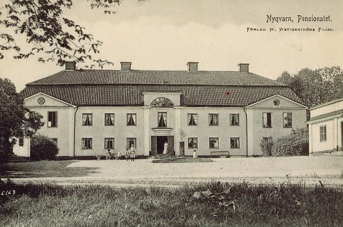 Huvudbyggnaden vi Nykvanrns säteri, Herrgården, användes som pensionat mellan 1904 och 1940. Verksamheten benämns både vilohem och pensionat. Pensionatet startades 1904 av fru Mathilda Forslund. Fru Forslund köpte byggnaden 1915 och drev pensionatet fram till sin död 1927 då sonen Gunnar Forslund tog över verksamheten. Pensionatsrörelsen var verksam till 1941 då byggnaden blev pensionärshem. 

Forslund var aktiv med annonser i bland annat Svenska Dagbladet från 1904 fram till 1941 där de gjorde reklam för den vackra naturen och möjligheter till stärkande promenader under vår, sommar och höst samt skidturer under vintern. Vid pensionates invigning 1904 var restiden 2 timmar från Stockholm för att runt 1920 vara nere på 1,5 timme. Annonsering gjordes även i samarbete med Svenska turistföreningen som i sin årsskrift för 1906 hade en artikel på 12 sidor om Turinge och Erik Dahlberg.