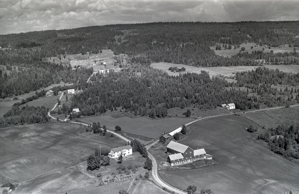 Flyfoto, Vang H, Østre Skjeset gård, gnr/bnr 39/1, Veståsvegen 200