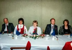 Bilde fra Håvard Myhres konfirmasjons selskap i 1988. Fra ve