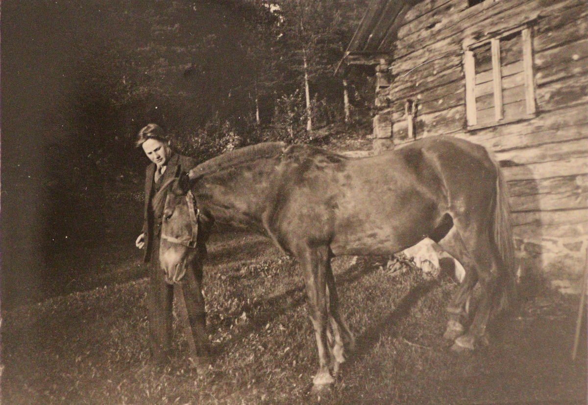 Joar Jensen (1922-1990) på Rønningen u/Lia i Jondalen