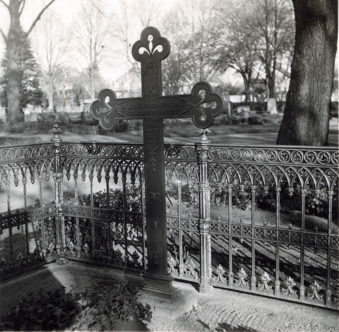 Södra kyrkogården, gjutjärnskors. Selina Fagerberg, d. 1866.