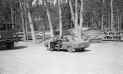 Okänd värnpliktig i Audi personbil.