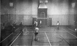 Gymnastiksalen på Ing 2. Innefotboll.