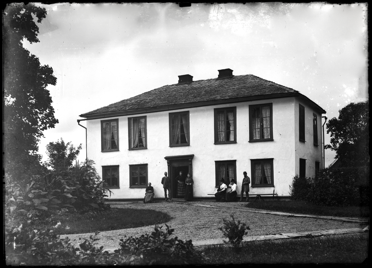 Familj framför Hinderstorp